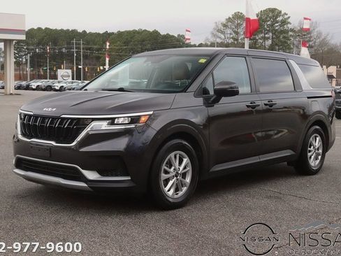 Used 2024 Kia Carnival LX image 3