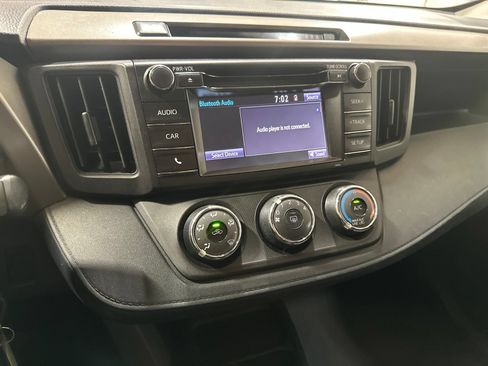 Used 2018 Toyota RAV4 LE FWD image 21