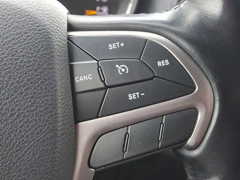 Used 2020 Jeep Grand Cherokee Altitude AWD/4WD image 22
