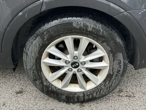 Used 2019 Kia Sorento LX image 5