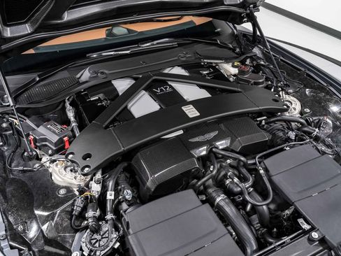 Used 2025 Aston Martin Vanquish image 40