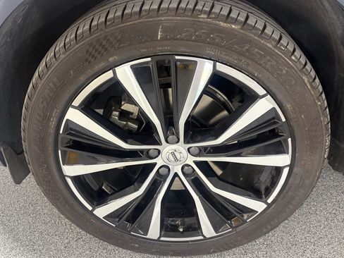 Used 2024 Volvo XC60 B5 Plus AWD/4WD image 12