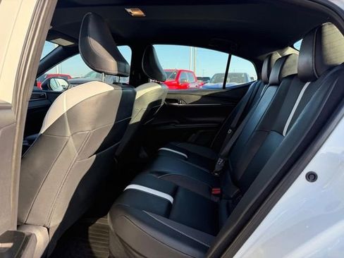 Used 2025 Toyota Camry SE image 10