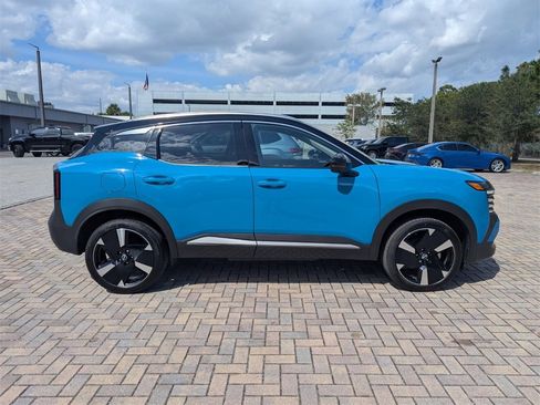 Used 2025 Nissan Kicks SR w/ SR Premium Package image 12