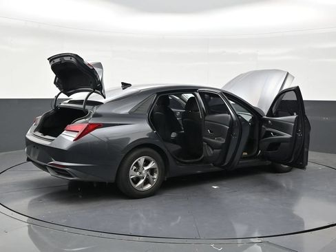 Used 2021 Hyundai Elantra SE FWD image 27