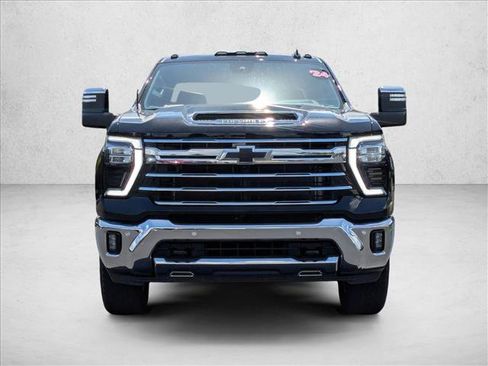 Used 2024 Chevrolet Silverado 2500 LTZ w/ LTZ Premium Package RWD image 2