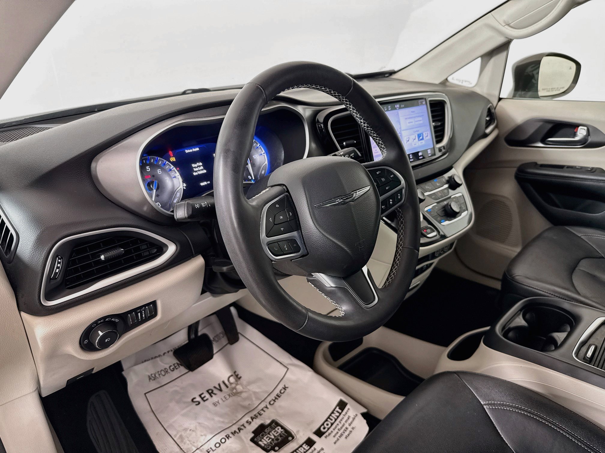 Used 2022 Chrysler Pacifica Touring-L FWD image 9