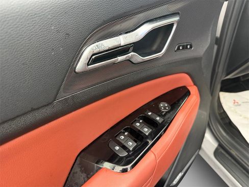 Used 2025 Kia Sportage SX image 13