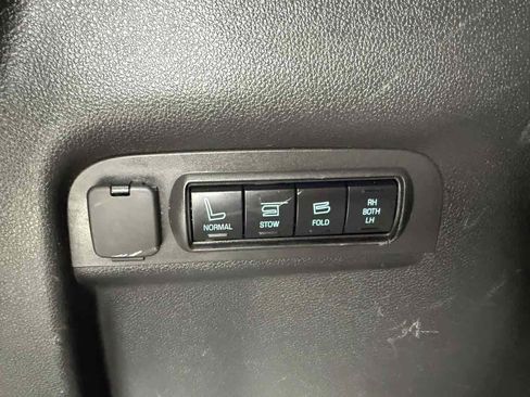Used 2013 Ford Explorer Limited image 28