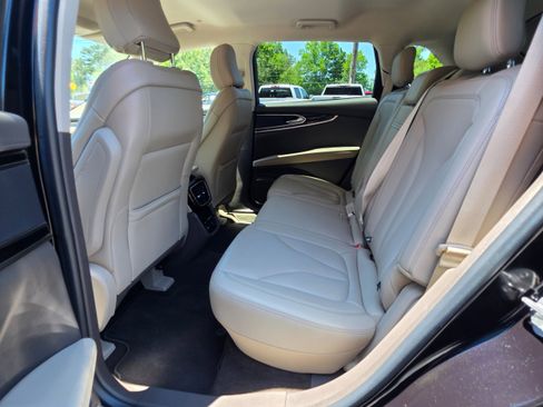 Used 2021 Lincoln Nautilus FWD image 19