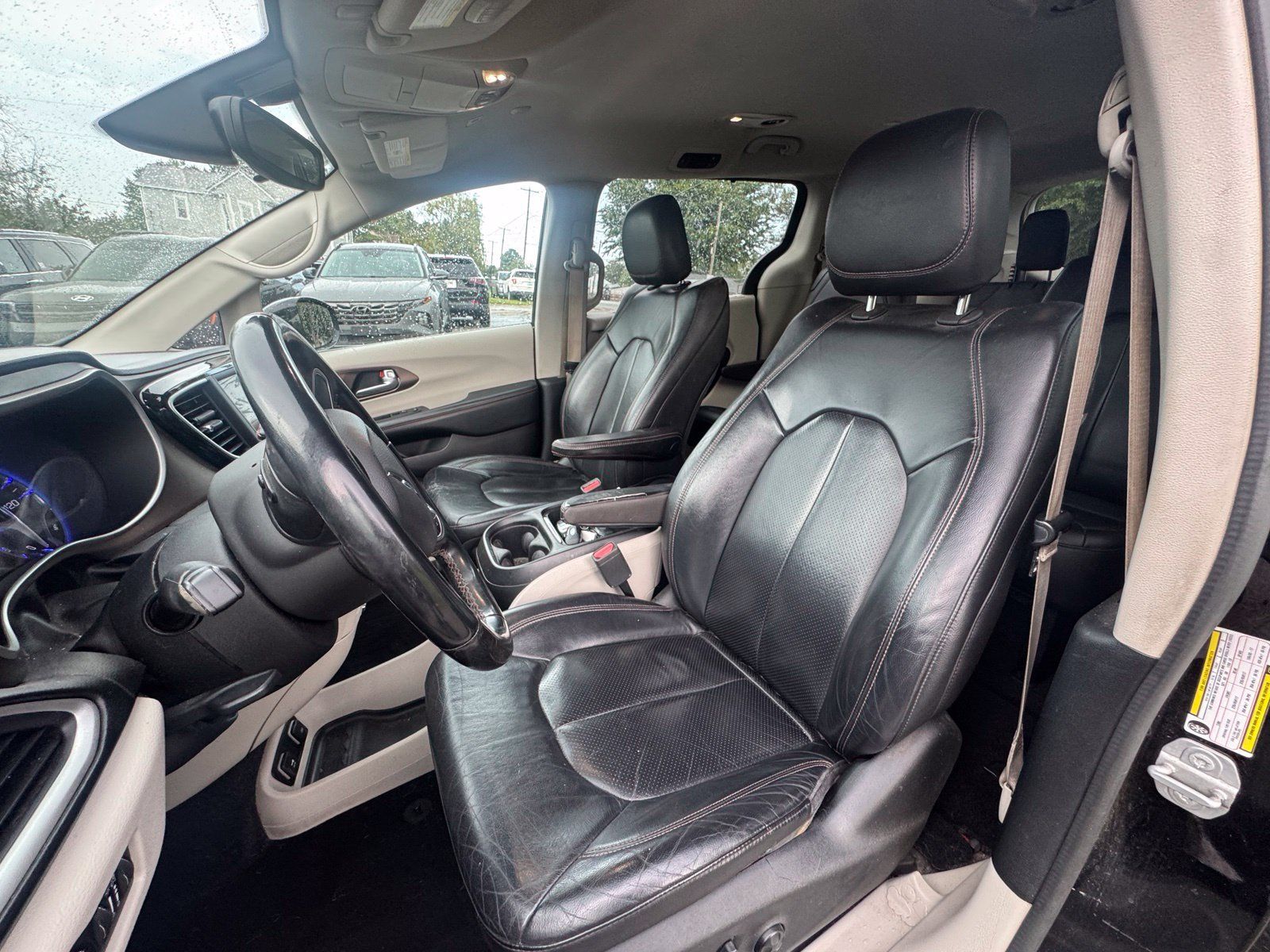 Used 2018 Chrysler Pacifica Touring-L FWD image 13
