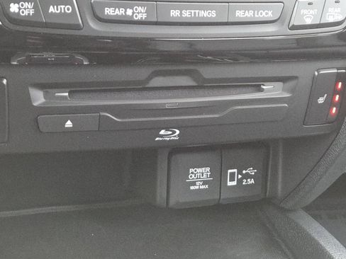 Used 2022 Honda Pilot Touring image 7