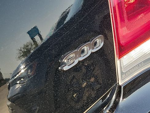 Used 2022 Chrysler 300 Touring w/ Sport Appearance Package RWD image 8