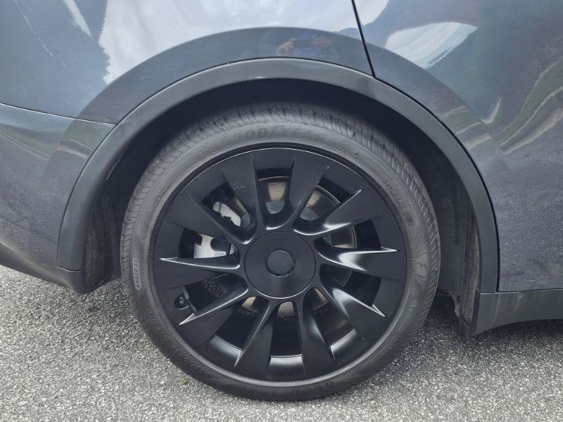 Used 2023 Tesla Model Y AWD image 16