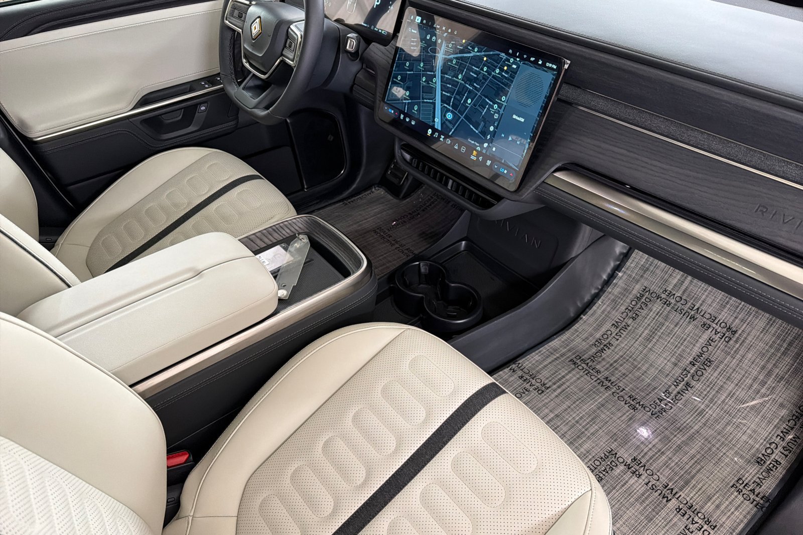 Used 2025 Rivian R1S Adventure Tri AWD/4WD image 16