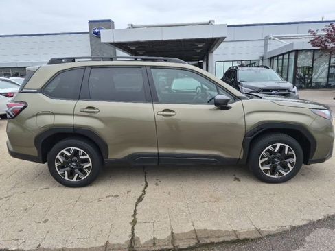 Certified 2025 Subaru Forester Premium AWD/4WD image 5