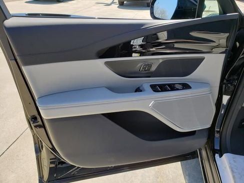 New 2026 Lincoln Nautilus Premier AWD/4WD image 11