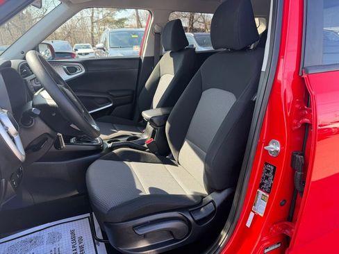 Used 2022 Kia Soul LX image 10
