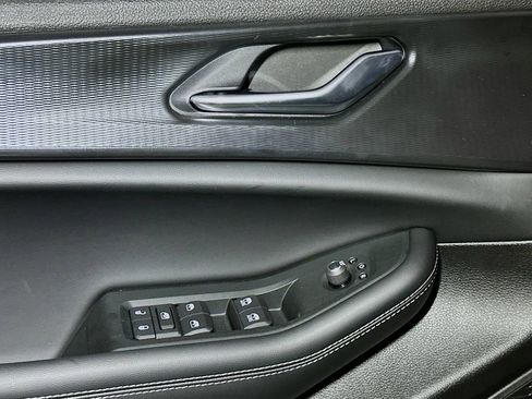 New 2025 Jeep Grand Cherokee Altitude AWD/4WD image 12