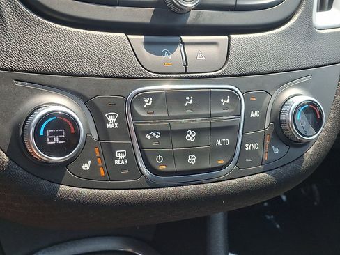 Used 2023 Chevrolet Malibu LT FWD image 15