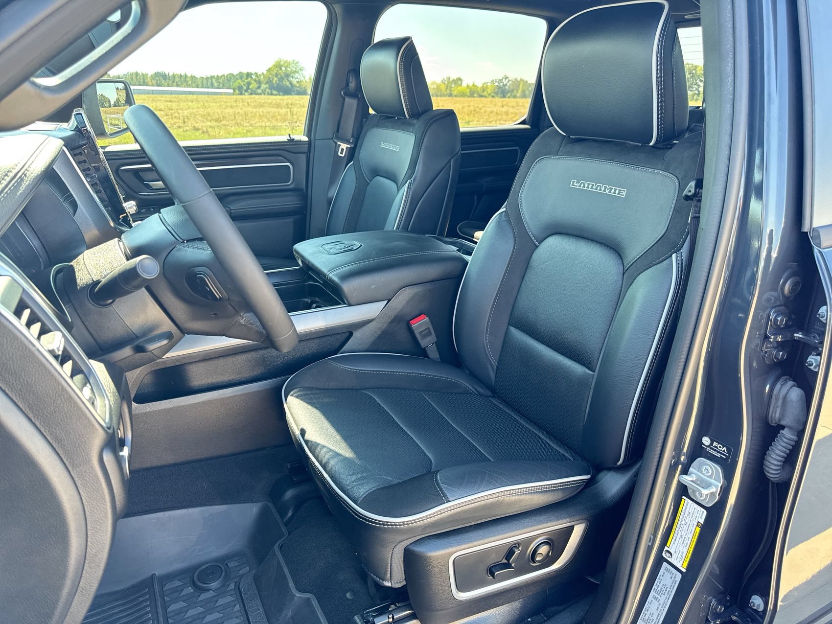 Used 2025 RAM 1500 Laramie w/ Night Edition AWD/4WD image 11