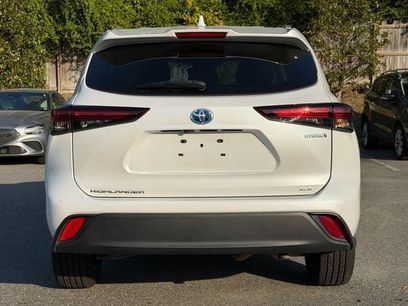 Used 2024 Toyota Highlander XLE