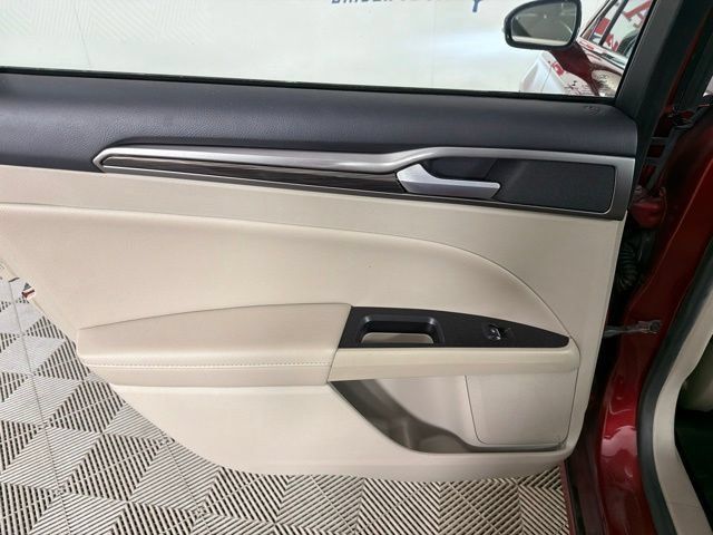 Used 2017 Ford Fusion SE w/ Fusion SE Technology Package FWD image 27
