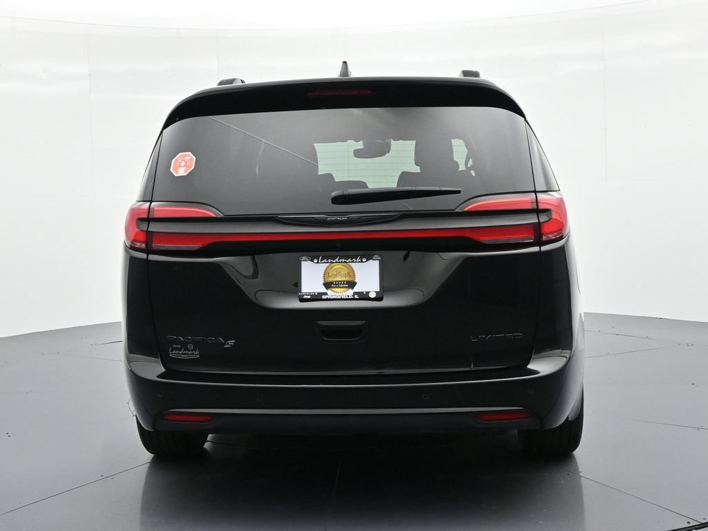 Used 2025 Chrysler Pacifica Limited FWD image 7