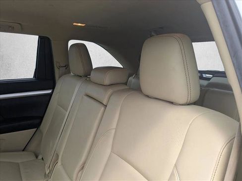 Used 2019 Toyota Highlander XLE FWD image 16