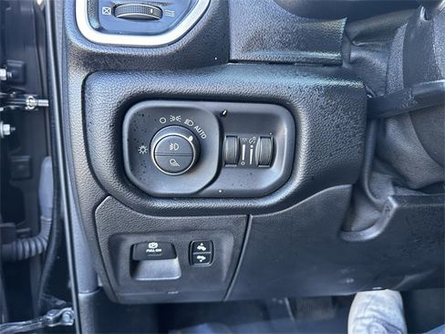 Used 2019 RAM 1500 Big Horn image 30