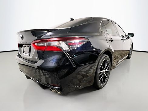 Used 2021 Toyota Camry SE image 4