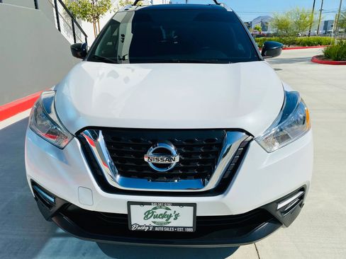 Used 2018 Nissan Kicks SV FWD image 2