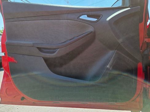 Used 2012 Ford Focus SE FWD image 22