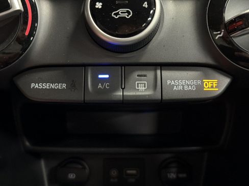 Used 2019 Hyundai Kona SE AWD/4WD image 32