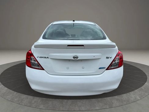 Used 2014 Nissan Versa SV image 4