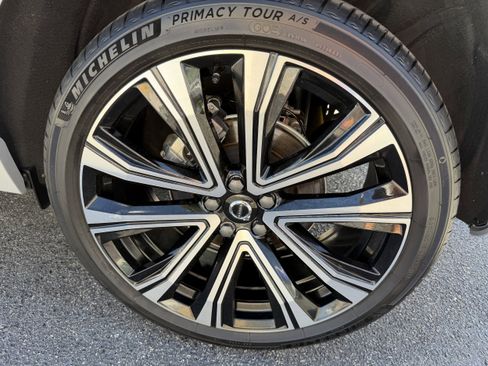 Certified 2023 Volvo XC60 B5 Ultimate w/ Protection Package Premier image 32