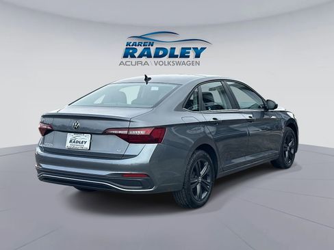 Certified 2024 Volkswagen Jetta SE w/ Panoramic Sunroof Package image 2