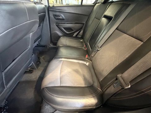 Used 2019 Chevrolet Trax LT w/ LT Convenience Package FWD image 32