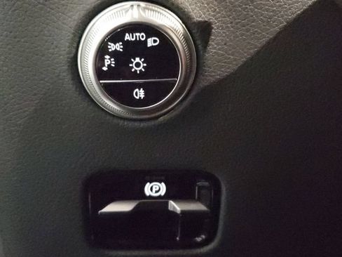 Used 2024 Mercedes-Benz GLC 300 image 24