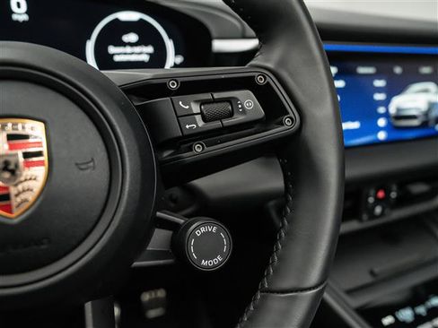 Used 2025 Porsche Macan 4S Electric AWD/4WD image 19
