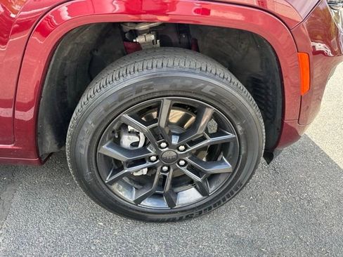 Used 2023 Jeep Grand Cherokee 30th Anniversary image 14