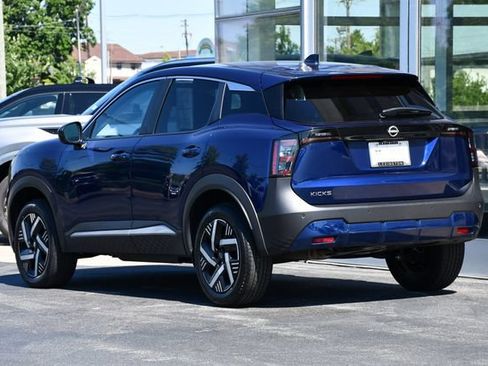 Used 2025 Nissan Kicks SV FWD image 10