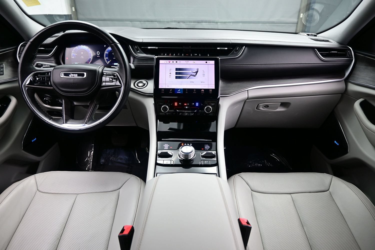 Used 2022 Jeep Grand Cherokee Overland AWD/4WD image 20