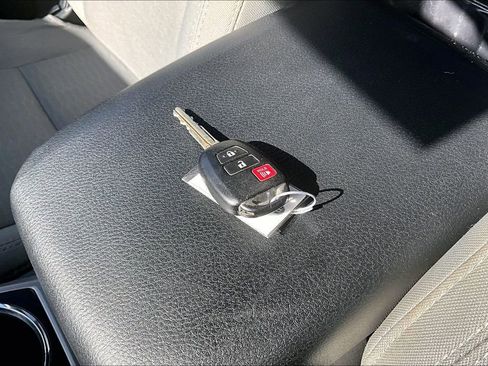 Used 2017 Toyota Tacoma SR5 w/ Tow Package AWD/4WD image 32