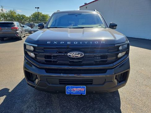 New 2025 Ford Expedition Active image 3