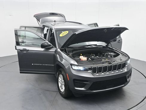 Used 2024 Jeep Grand Cherokee Laredo RWD image 39