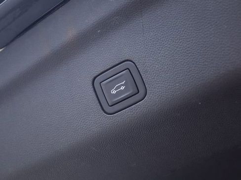 Used 2023 Chevrolet Suburban Premier AWD/4WD image 63
