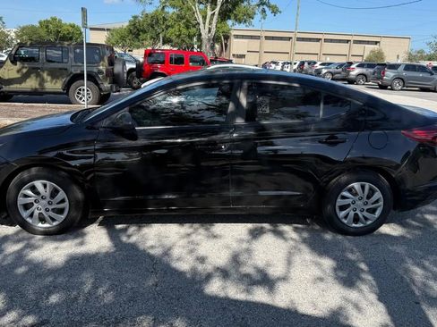 Used 2019 Hyundai Elantra SE w/ Cargo Package FWD image 4