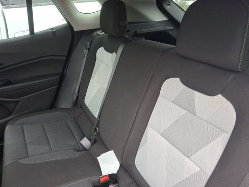Used 2025 Chevrolet Trax LS w/ LS Convenience Package FWD image 10