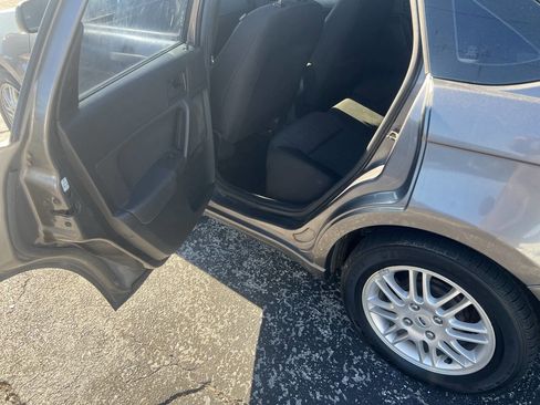 Used 2011 Ford Focus SE image 10